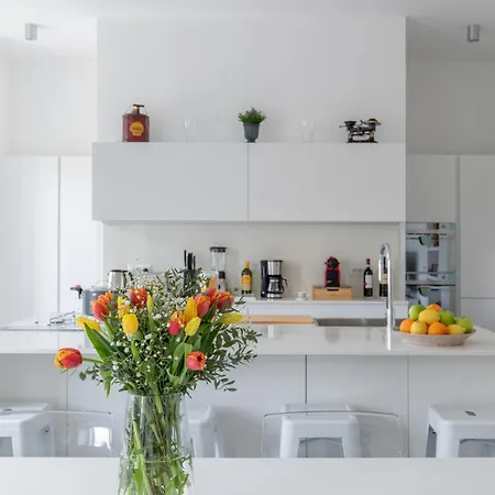 Trastevere Modern 4br 4baths, Wifi, Ac, Custom Kitchen, Living Apartment *