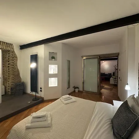 New! Renovated In Ancient Lägenhet Rom