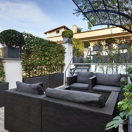 Terrace Pantheon Relais