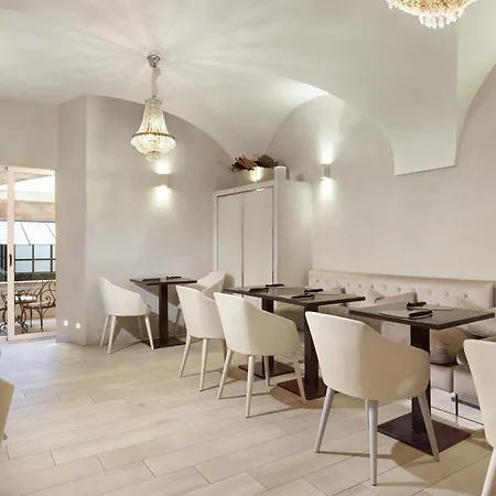 Terrace Pantheon Relais 4*