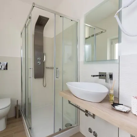 Iron Santa Maria Apartment Rome