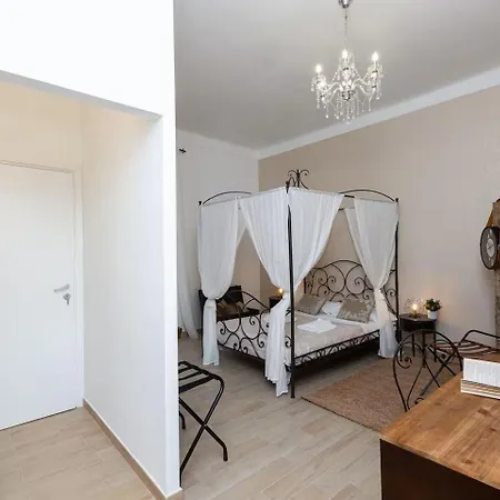 Apartment Iron Santa Maria Rome