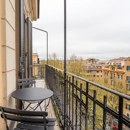Apartment La Galleria, Rooftop Flat Nearby Borghese *