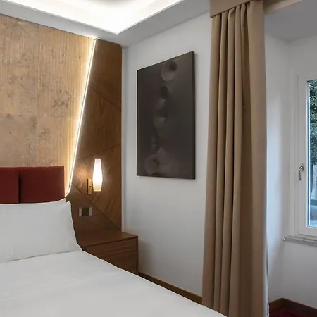 Hotel Via Veneto - L'essenza Di *