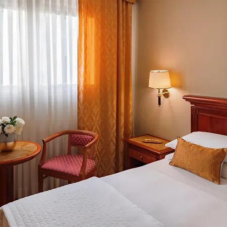 Starhotels Michelangelo Hotel 4*