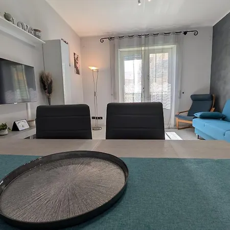 Apartment At Eria's House - 100 M Metro A Subaugusta *