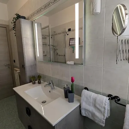 Apartment At Eria's House - 100 M Metro A Subaugusta Rome