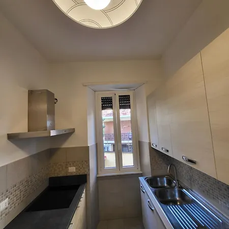 Apartment Dream House Re Di - 50mt To Metro Station, Position, 4pax, 2bdr