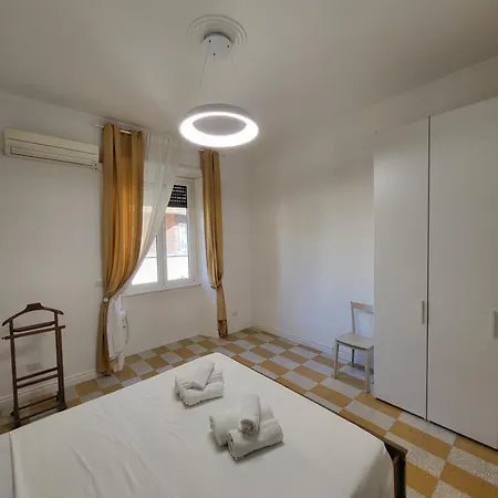 Apartment Dream House Re Di - 50mt To Metro Station, Position, 4pax, 2bdr Rome