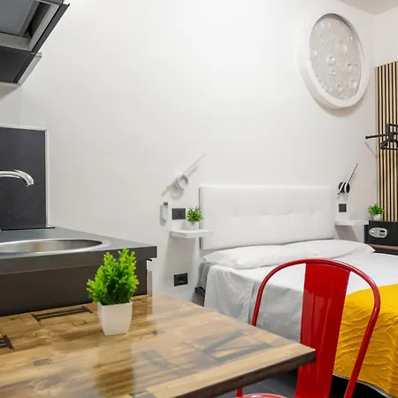 Le Regine - - Adult Only Maison d'hôtes Rome