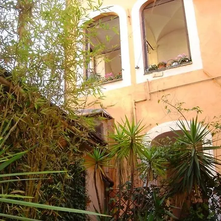 In Rome-trastevere - Amorhome Apartment