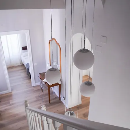 Villa Lina - Sky Earth Liberty - 5 Min From Tube *