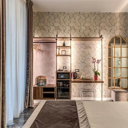 Apollo Boutique 4*