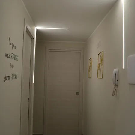 And Blue Apartment Rom