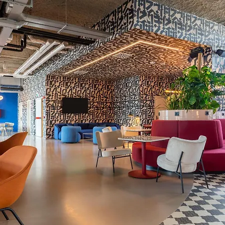 The Social Hub 4*