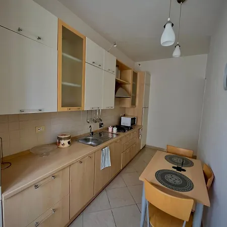 700 Meters From The Metro *