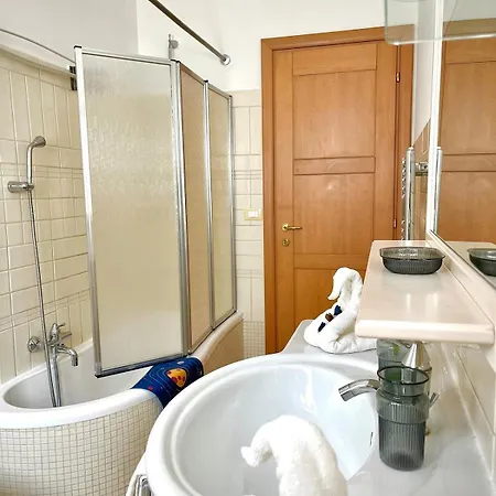 700 Meters From The Metro Holiday home *