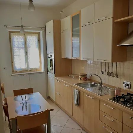 700 Meters From The Metro Holiday home *