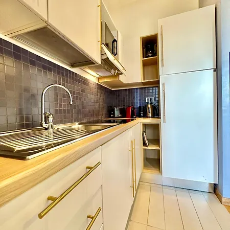 Vacanze Romane Basilica Apartment *