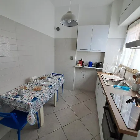 Appartamento Torre Spaccata For 6 With Parking Roma