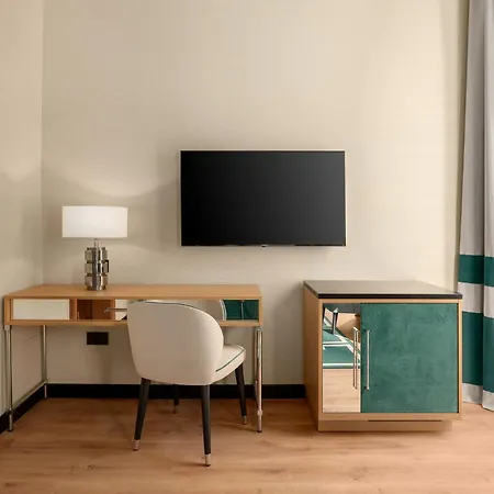 Mate Collection Mia, Colosseum Hotel