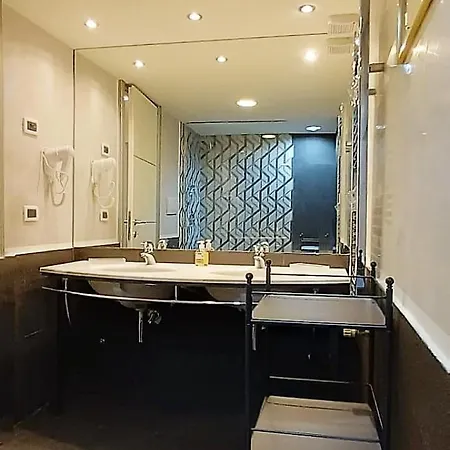 In Style Colosseum Apartment *