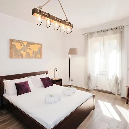 A Few Minutes From The Colosseum - Free Wi-fi & Netflix Apartment