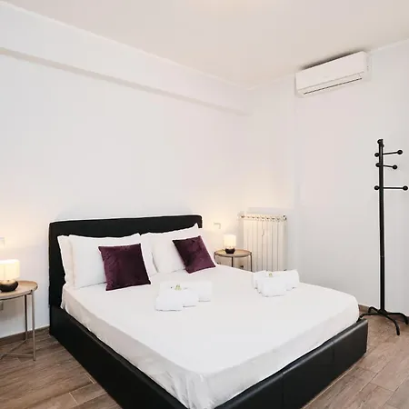 A Few Minutes From The Colosseum - Free Wi-fi & Netflix Apartment