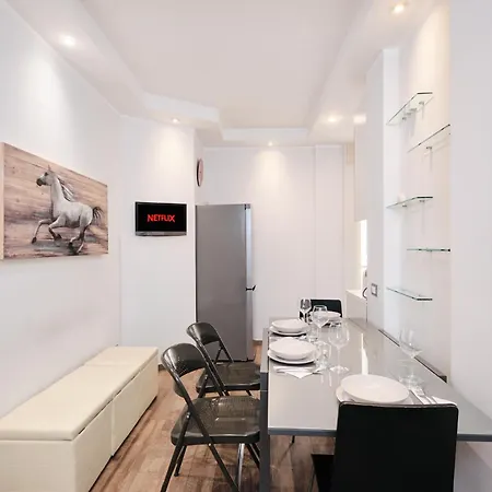 A Few Minutes From The Colosseum - Free Wi-fi & Netflix *