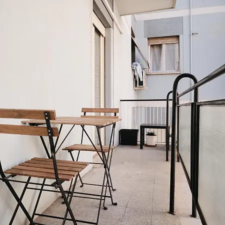 A Few Minutes From The Colosseum - Free Wi-fi & Netflix Apartment