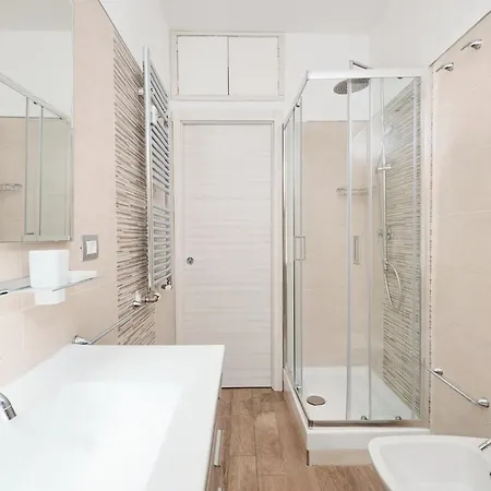 A Few Minutes From The Colosseum - Free Wi-fi & Netflix Apartment *