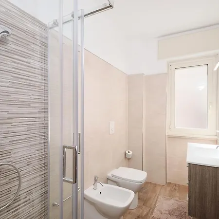 A Few Minutes From The Colosseum - Free Wi-fi & Netflix Apartment