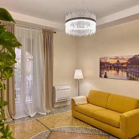 Elegant With Balcony Near The Center Apartment *
