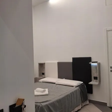 Viennese Hotel *