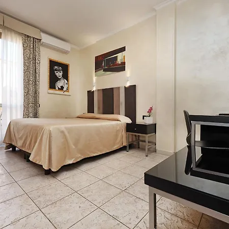 מלון Rimini 3*