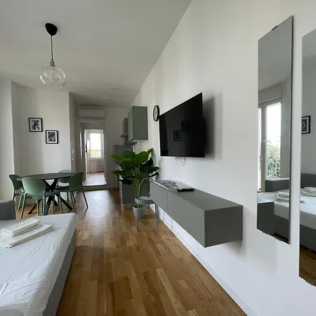 Metro Marconi - Quarter Apartment