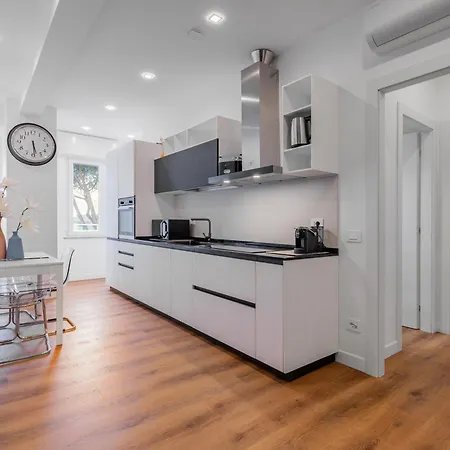 Apartment Delina- Luxury Metro A Rome