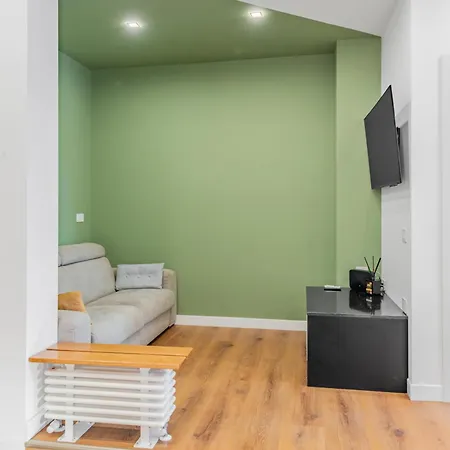 Delina- Luxury Metro A Apartment