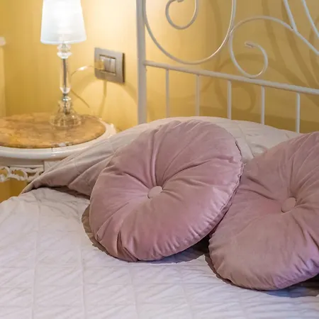 Secret Luxury Retreat In The Heart Of The Ghetto By Houseeds Apartment Rome