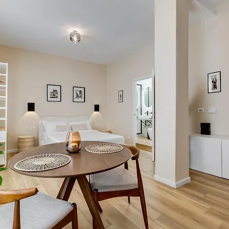 Apartment Urbana 24 *