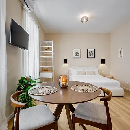 Urbana 24 Apartment