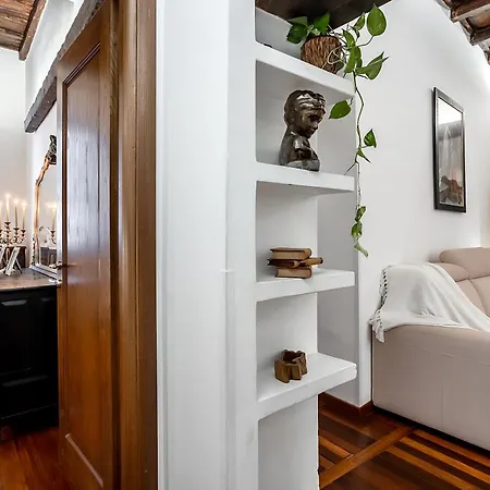 Trevi Fountain Luxury Apartment
