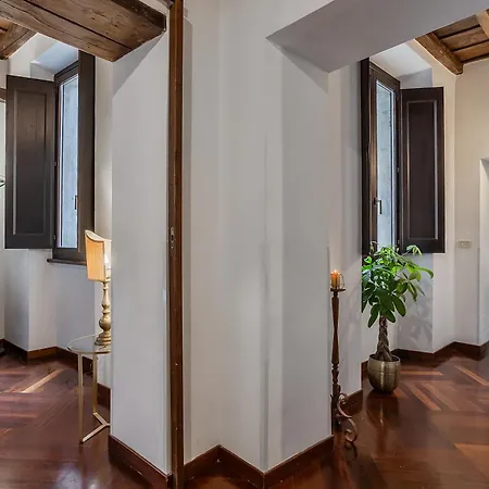 Apartment Trevi Fountain Stylish *