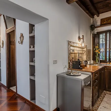 Apartment Trevi Fountain Stylish *