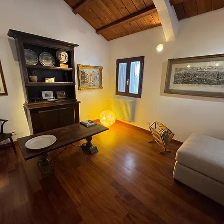 Domus Colosseum, Detached House Just Few Steps From The Colosseum シャレー