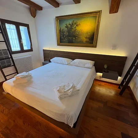 Domus Colosseum, Detached House Just Few Steps From The Colosseum シャレー ローマ