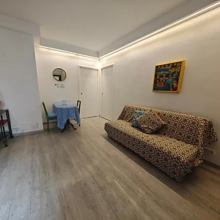 Clara's Con Ingresso Indipendente * Rome