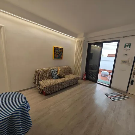 Clara's Con Ingresso Indipendente Rome