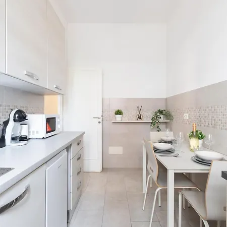 Dream House Re Di - 50mt To Metro Station, Position, 4pax, 2bdr * Rome