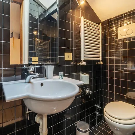 Homestay Orange With Bathroom And Shared Terrace *